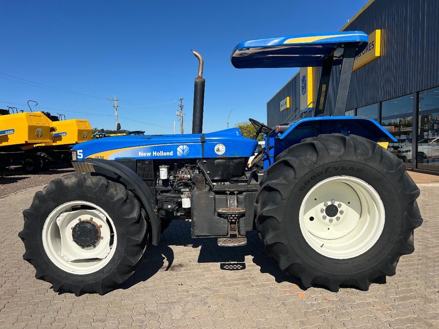 Trator Agrícola New Holland 7630